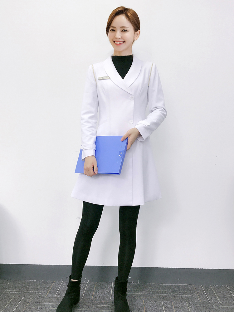 معطف طبي أبيض عالي الجودة على  - مراجعة Medical Lab Years وسعره